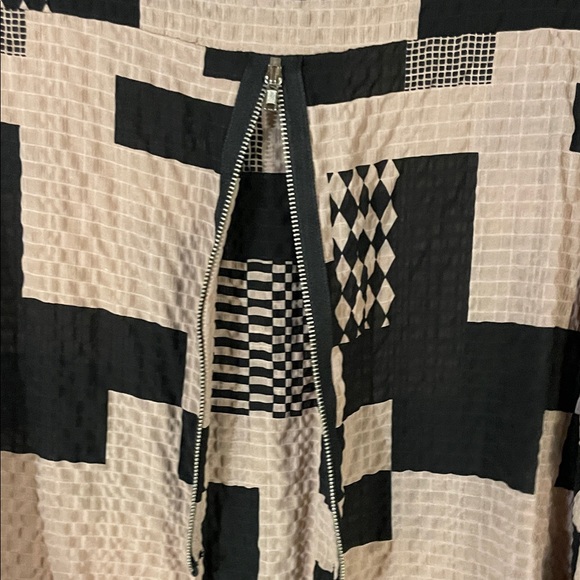 Pretty Woman Geometric Print Button-Front Top in Black and Tan - Picture 7 of 7